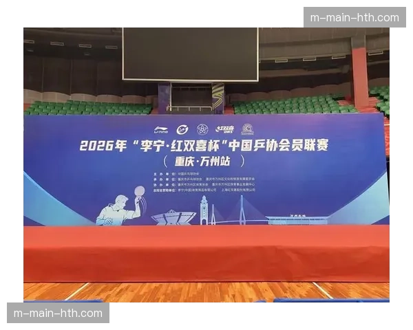 首届重庆城市足球超级联赛在重庆奥体中心迎来决赛，历时8个月圆满收官